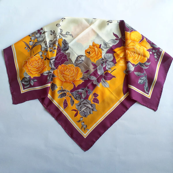 Foulard con roselline🌹, boccioli e foglie.3 tonalità di sfondo (square scarf with roses, buds and leaves,3 background shades