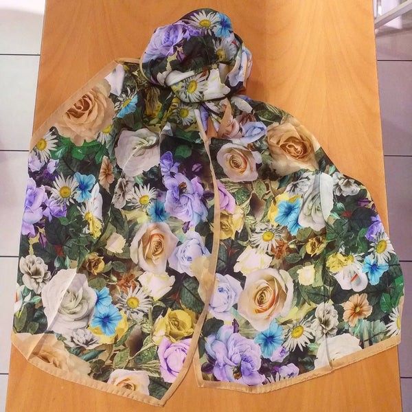 Sciarpe con fiordalisi , dalie , rose , boccioli e margherite(Scarves with fiori️ flowers such as cornflowers, dahlias, roses, buds and daisies)