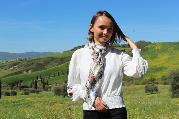 Foulard bianco - rose fiori rami - white headscarf with roses flowers branches