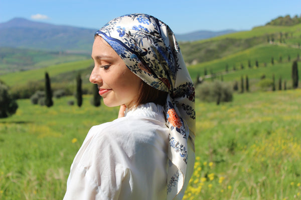 Foulard bianco - rose fiori rami - white headscarf with roses flowers branches