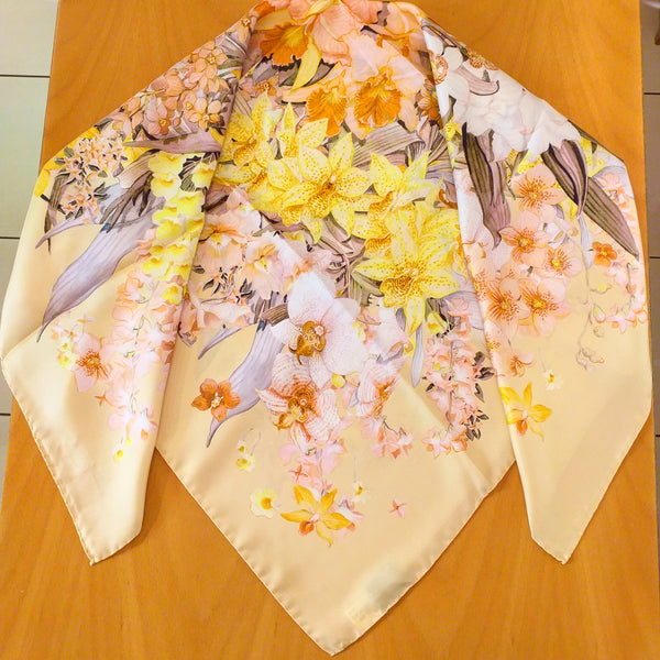 foulard con composizione di fiori con orchidee 🌺🌸
(composition of flowers with orchids)