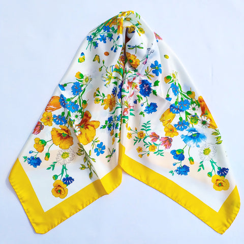 foulard con tulipani , margherite,papaveri🌷🦋, farfalle , coccinelle e libellule (with tulips, daisies, poppies, butterflies, ladybugs and dragonflies)