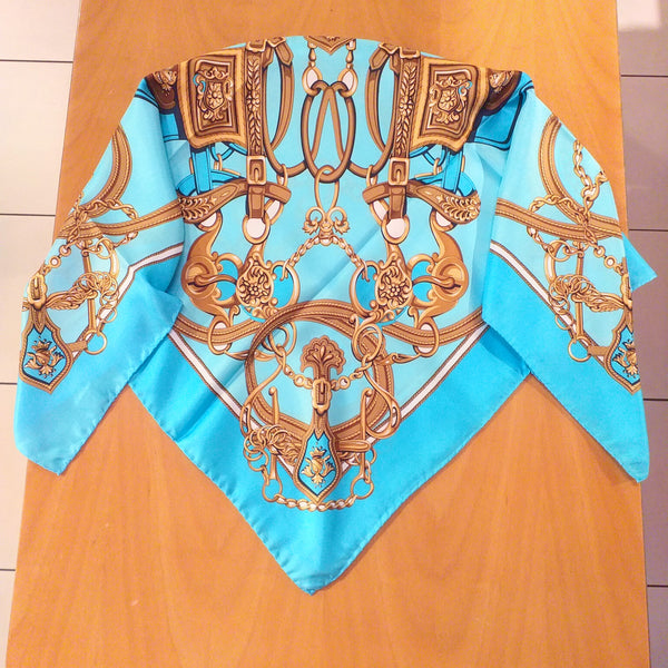 foulard  con selle di cavallo , cinture e cinghie (foulard with horse saddles, belts and straps)