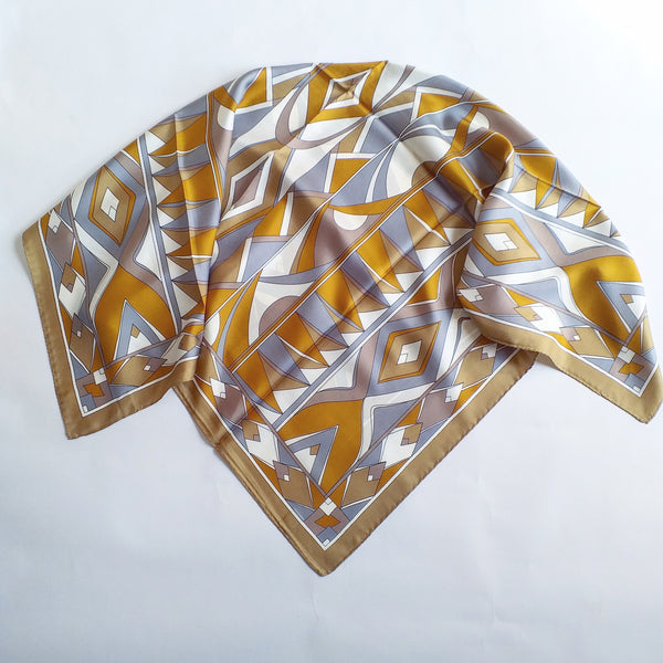 Foulard🔶🔷con motivo astratto con rombi, triangoli (square scarf with abstract motif with rhombuses, triangles and other geometric figures)