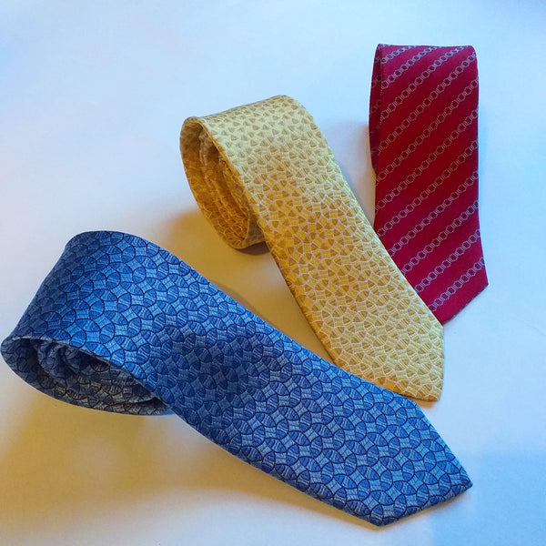 cravatte assortite 👁️👁️‍🗨️📐♦️9 (elisse celeste , esagono rosso, elisse giallo)assorted ties 👁️🗨️📐♦ ️9 (celestial ellipse, red hexagon, yellow ellipse)