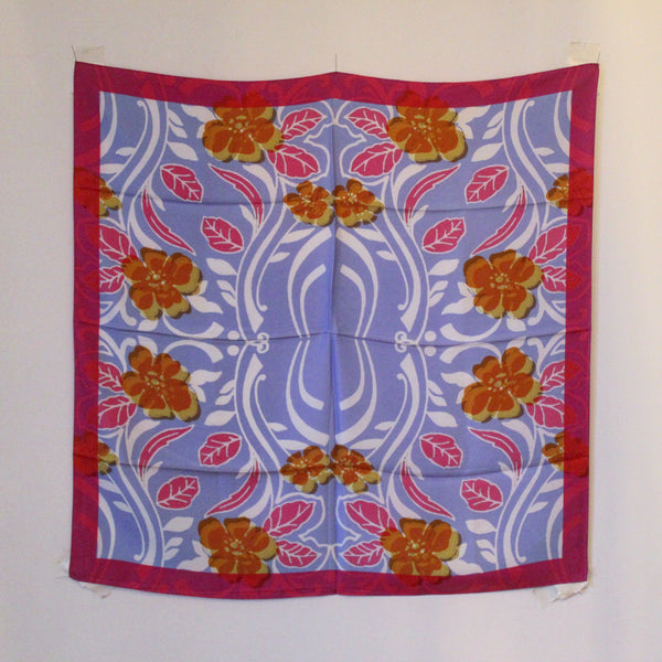 foulard 💋👄💐con primule,foglie e bacio al centro🌺💋👄💐(headscarf with primroses, leaves and kiss in the center🌺💋👄💐)