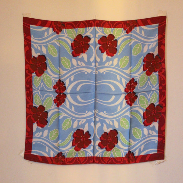 foulard 💋👄💐con primule,foglie e bacio al centro🌺💋👄💐(headscarf with primroses, leaves and kiss in the center🌺💋👄💐)